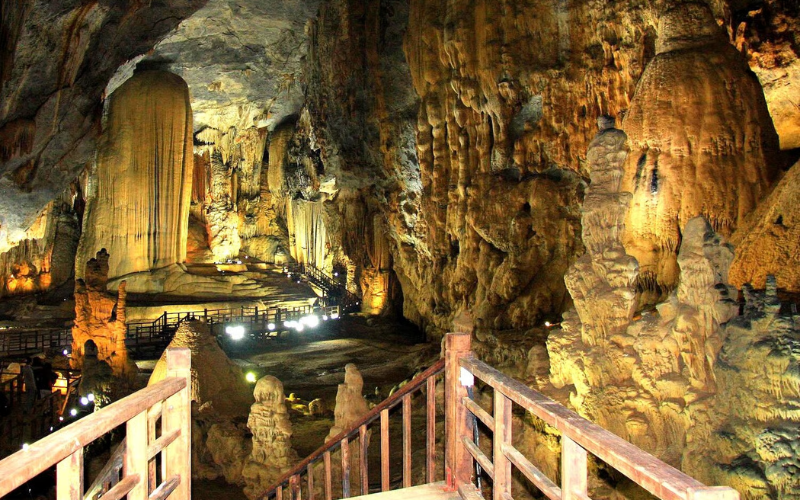 Phong Nha Kẻ B&agrave;ng